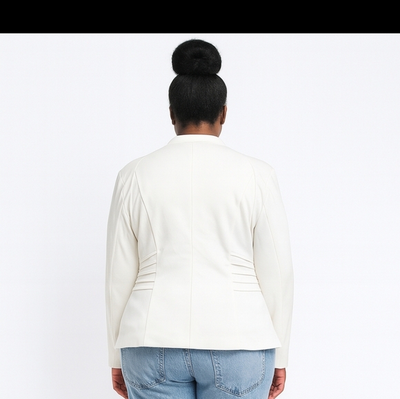 NWT City Chic Ivory Corset Waist - Picture 2 of 3